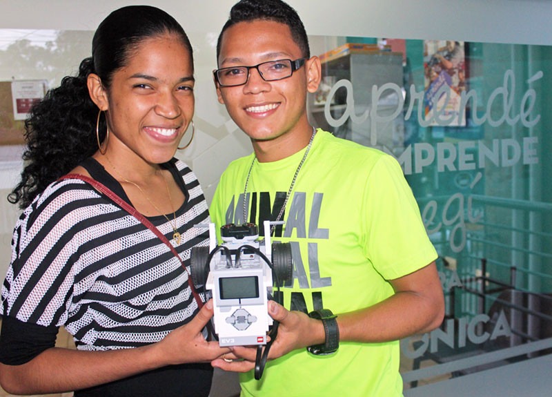 Kathia-and-Adonis-Bluefields-Robotics-Club