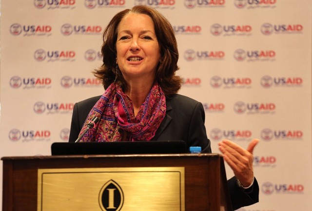 USAID Mission Director, Beth Paige, addresses the audience at the close out ceremony of Creative's Learning Environment Technical Support program. (© USAID)