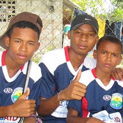 Panamanian Teenagers giving thumbs up