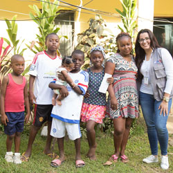 Diana Flores y la familia Guity.