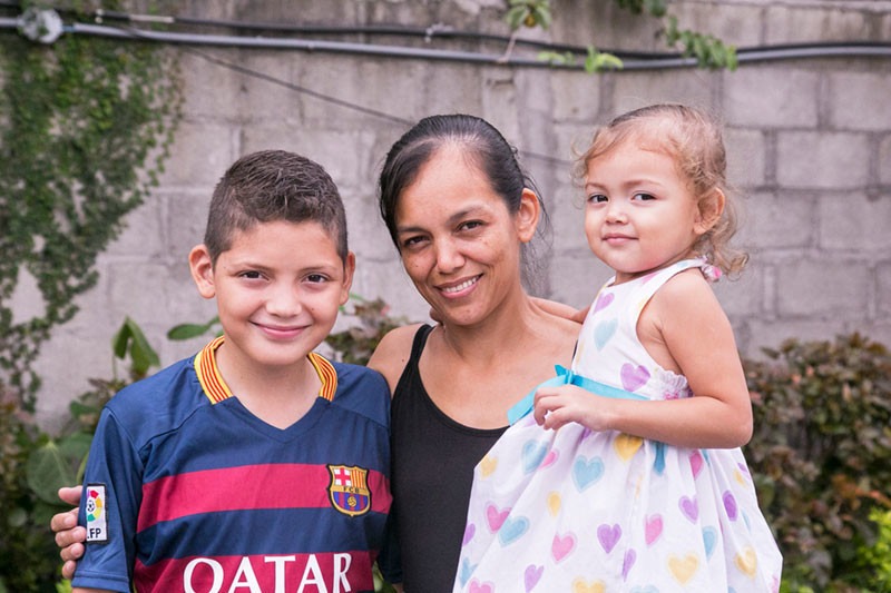 Ángel, his mother Daisy and sister Keyli.