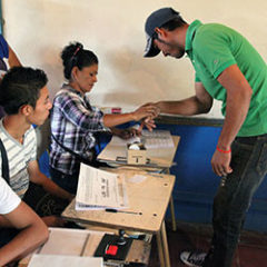 El-Salvador-voting_thumb-240x240 