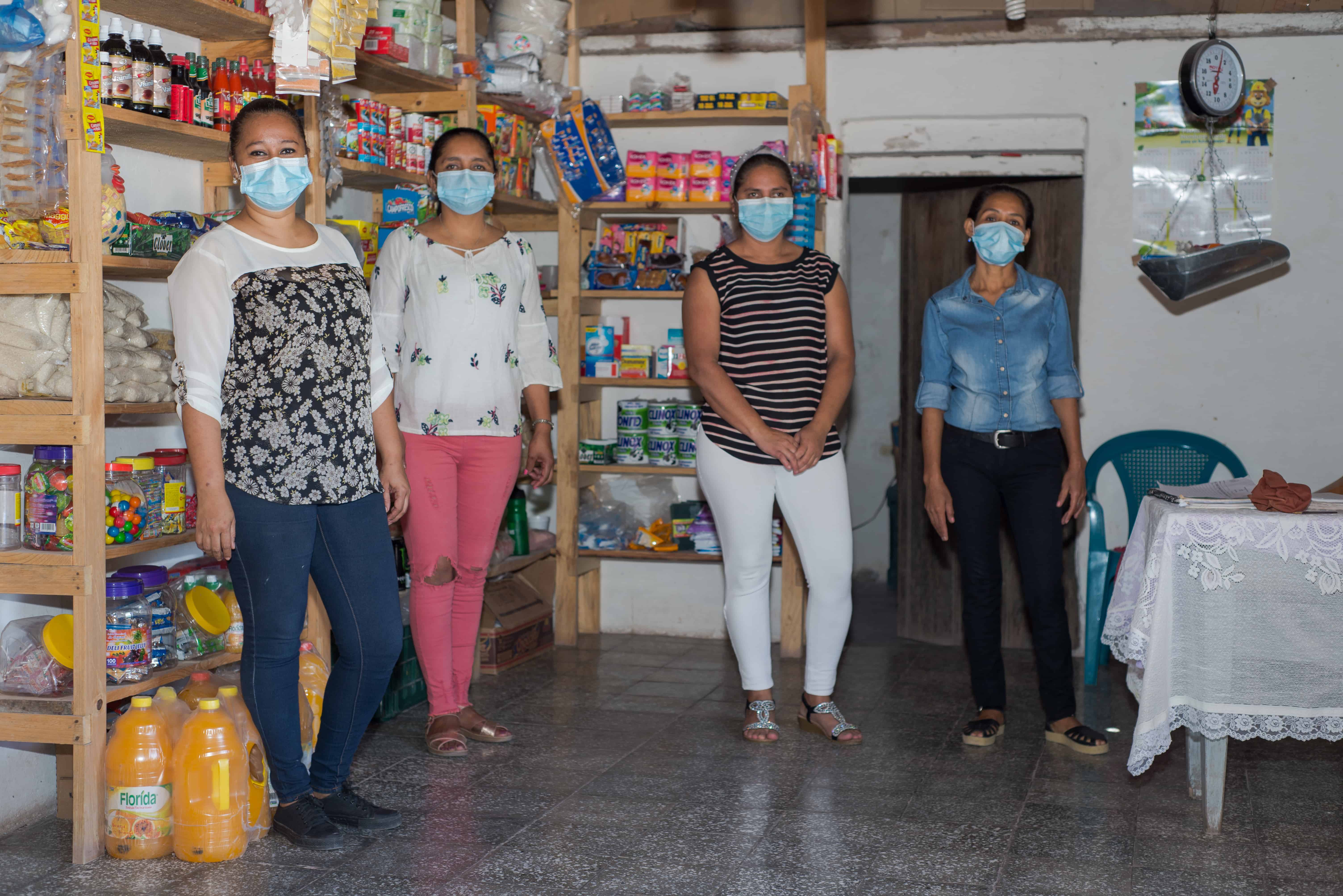 Karla-Sulman-Kesly-y-Suyapa-del-PNNA-Abarrotes-SAF-1