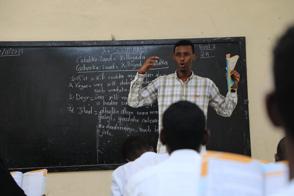 Teacher-Abdirazak-Ali-at-Hanti-wadag-School-in-Mogadishu-1024x683 