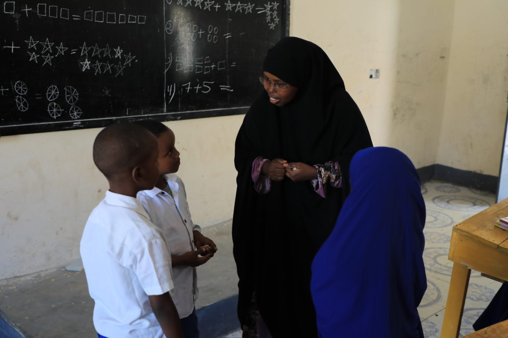 Teacher-Maymun-Hussein-Ali-at-Hanti-wadag-School-in-Mogadishu-1024x683 